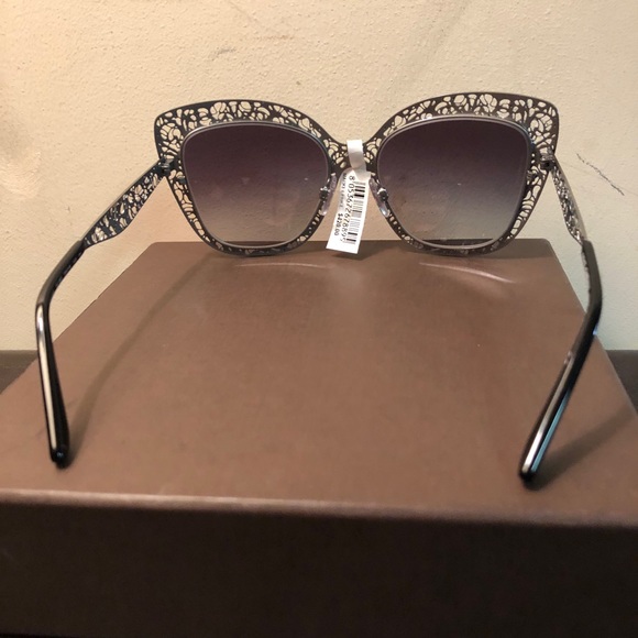 Dolce and Gabbana $420 retail sunglasses - Picture 4 of 4